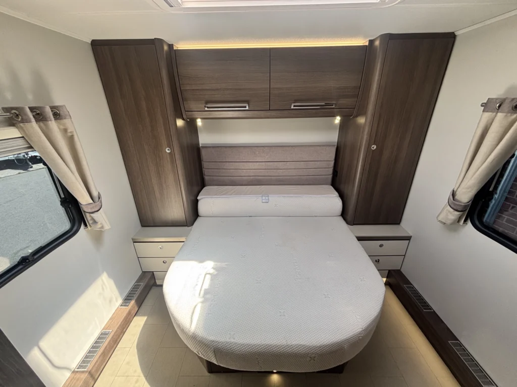 2000 Buccaneer Barracuda