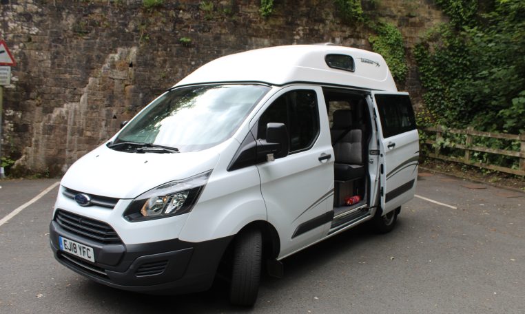 Ford Transit SWB - Exterior - Front