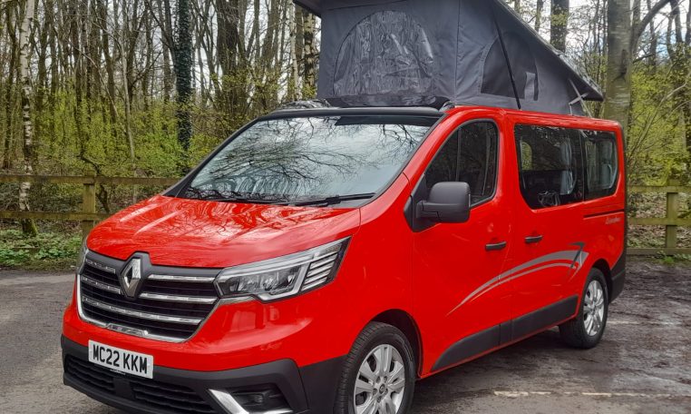 Renault Trafic SWB - Exterior - Front