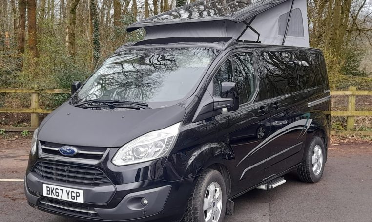 Ford Transit SWB - Exterior - Front