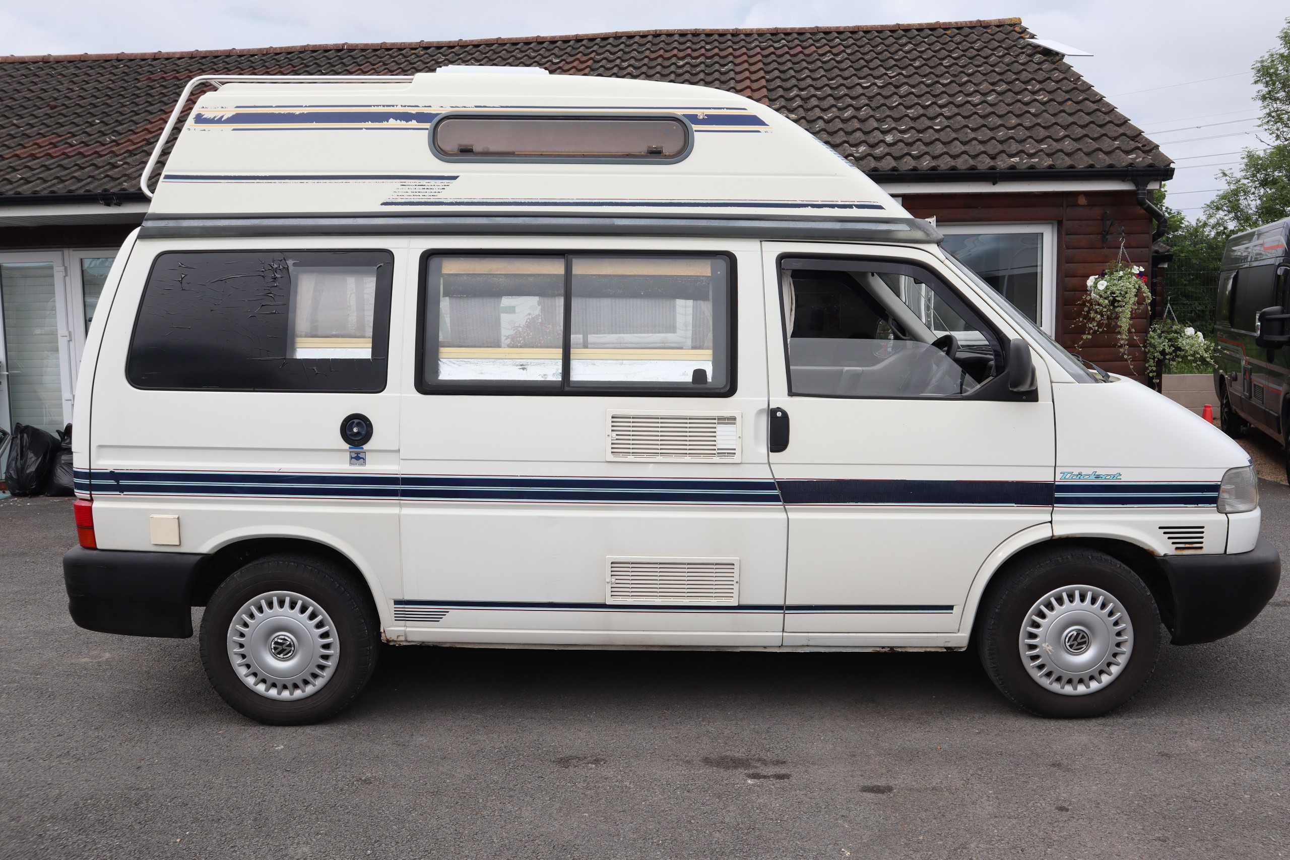 Auto-Sleepers Trident AutoSleeper Trident, 2+2 Berth, 4 Belts, Low Mileage, MOT, 12 Months Warranty, Habitation Service