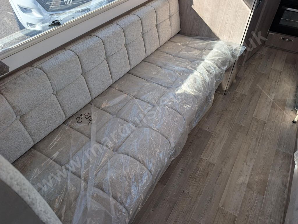 Auto-Sleepers BROADWAY EK TB LP