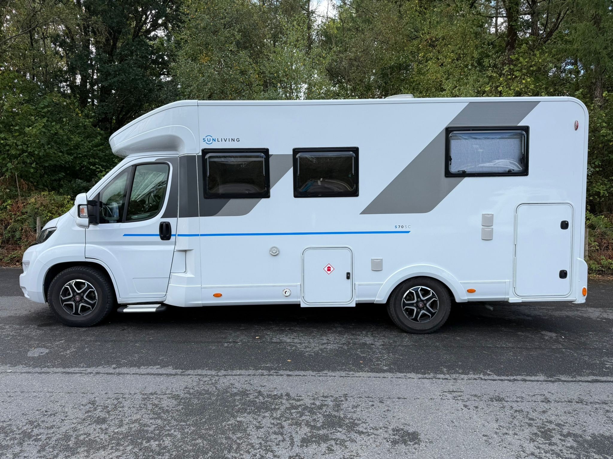 2022 Adria Sun Living S70 SC 4-Berth Automatic with Island Bed