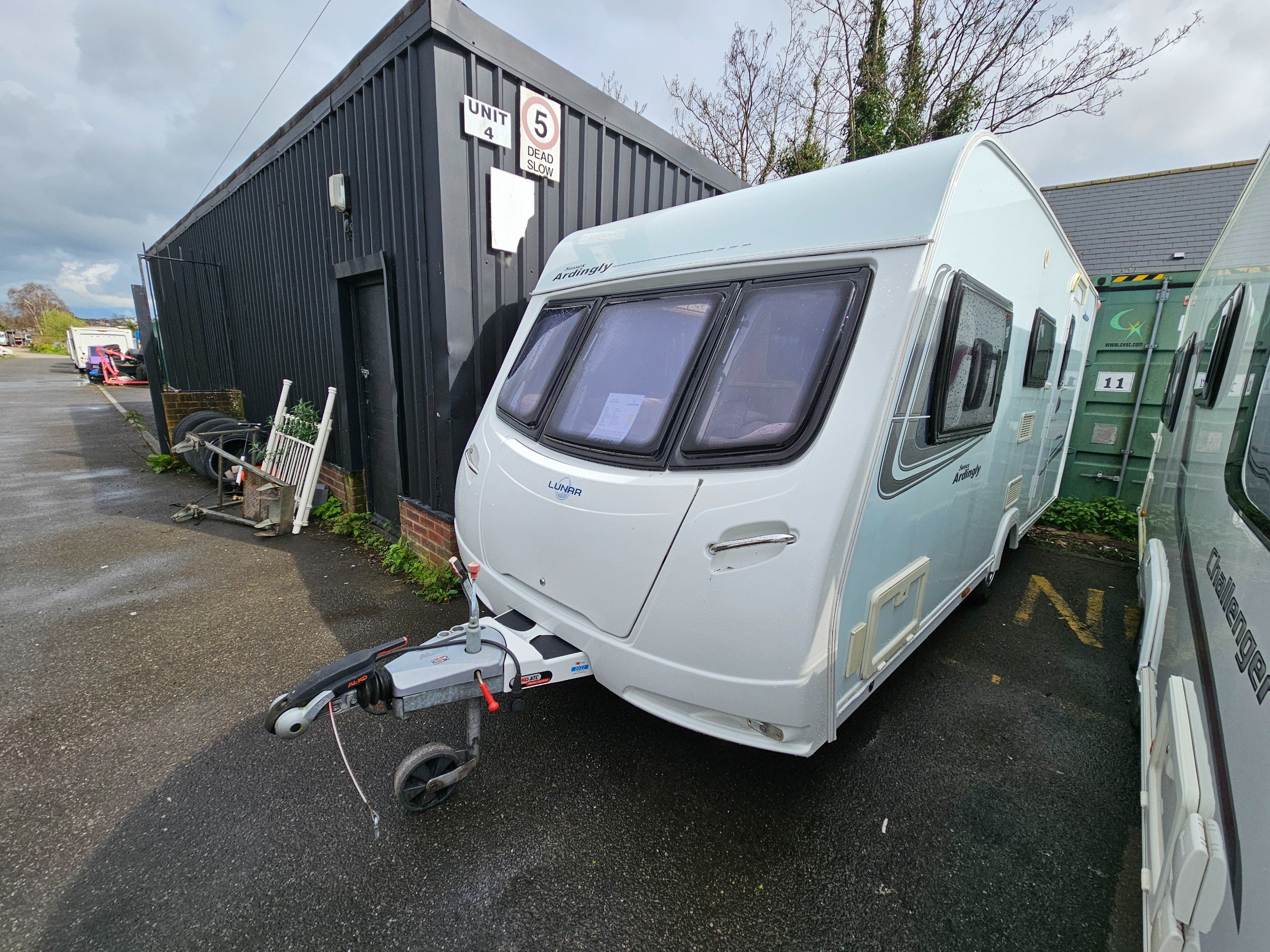 2013 Lunar Quasar 462 - 4-Berth Caravan with End-Washroom and Solar Panel