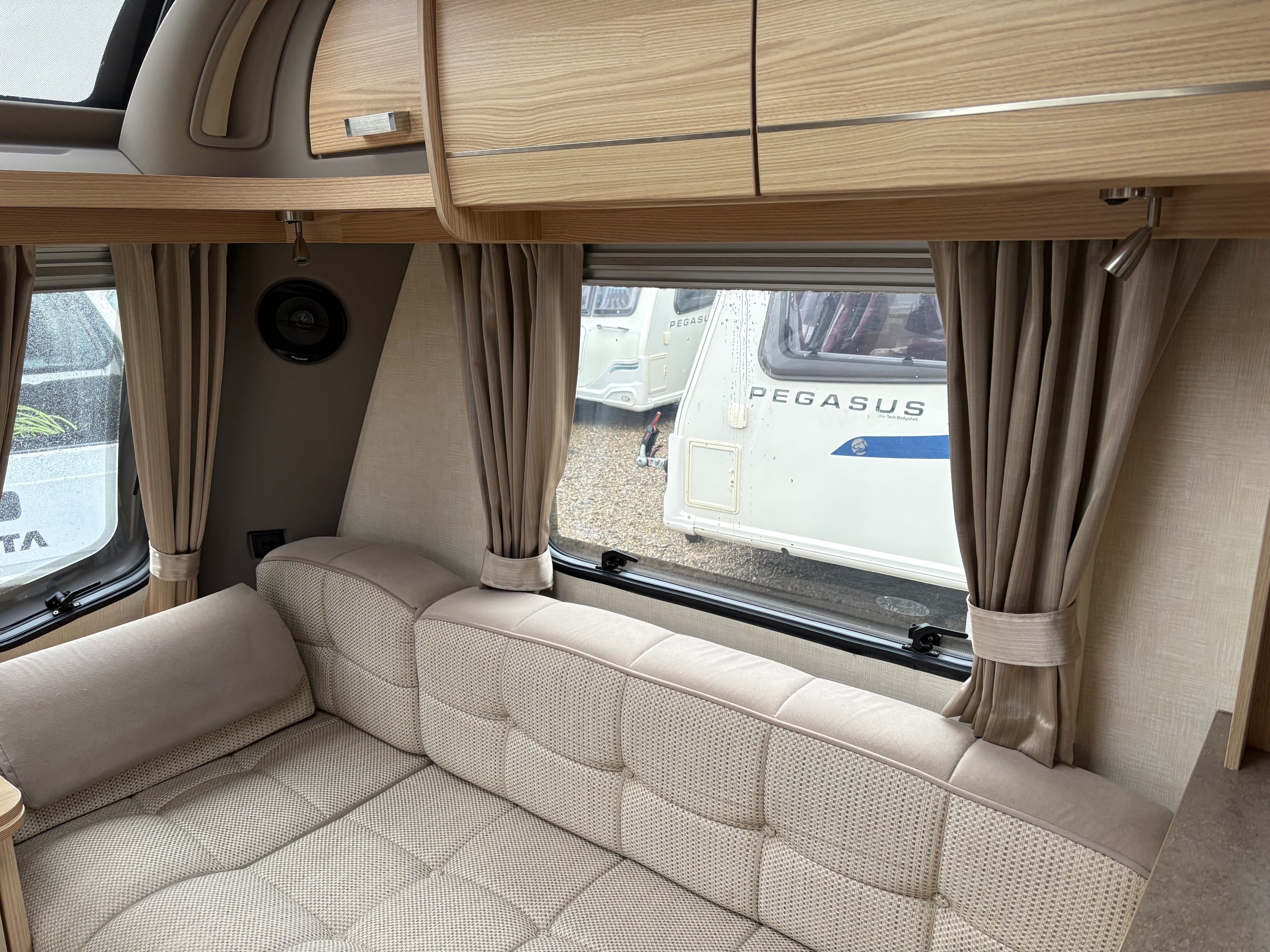 Coachman Pastiche 560/4