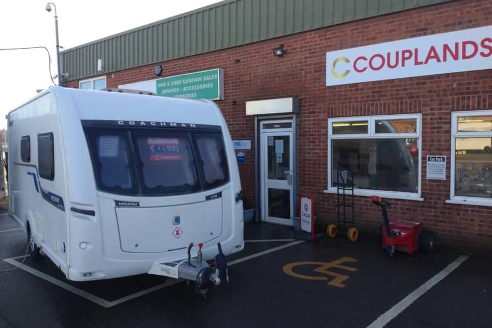 Coachman Vision 450 - Exterior - Front