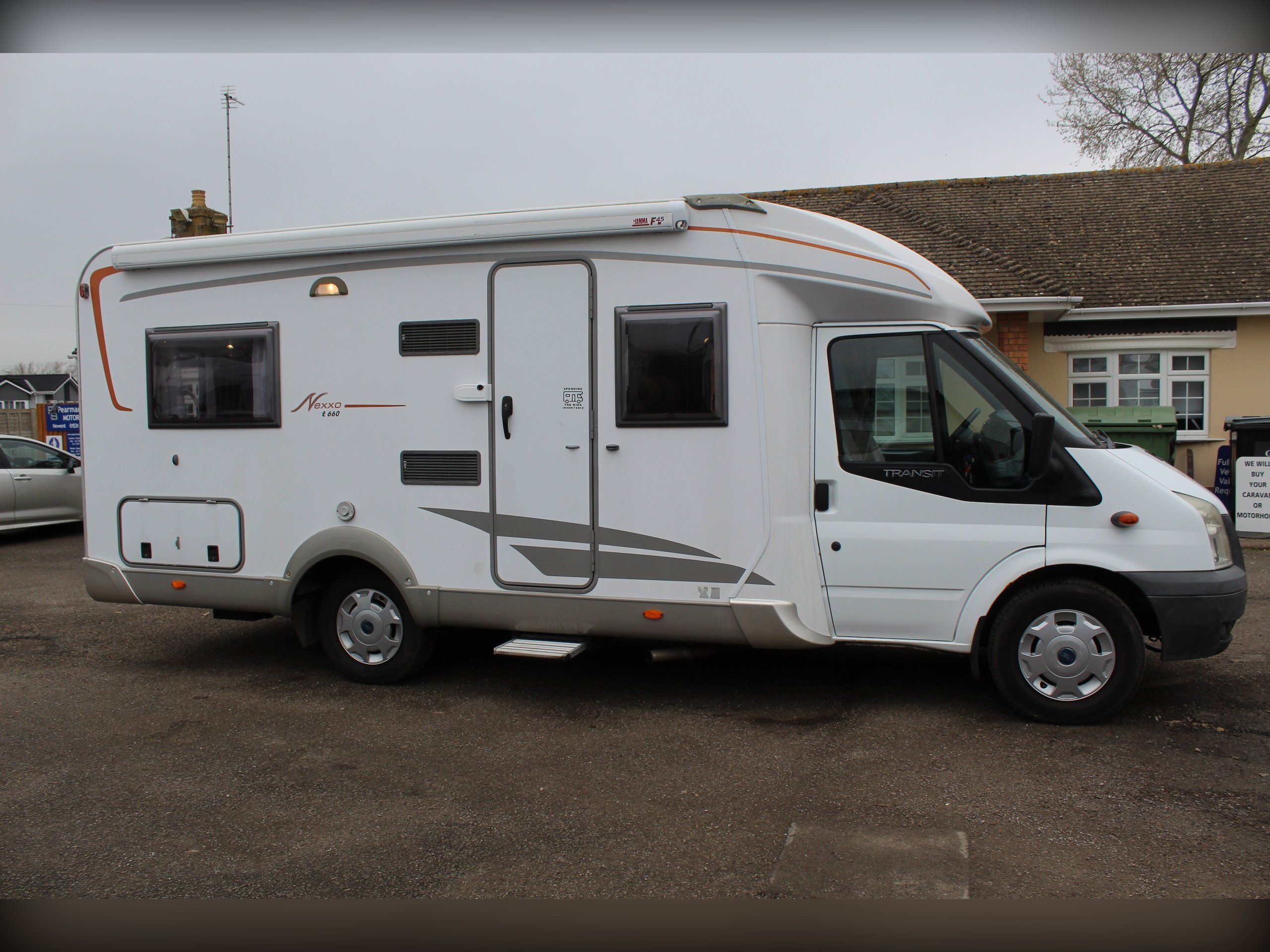 2008 Burstner Nexxo T660