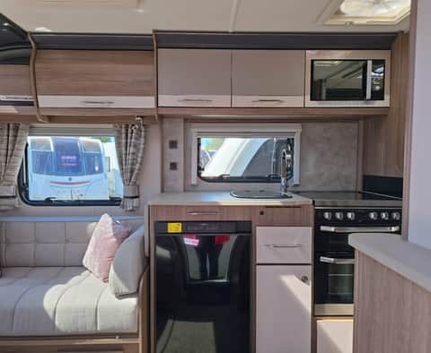 Coachman Vip 565