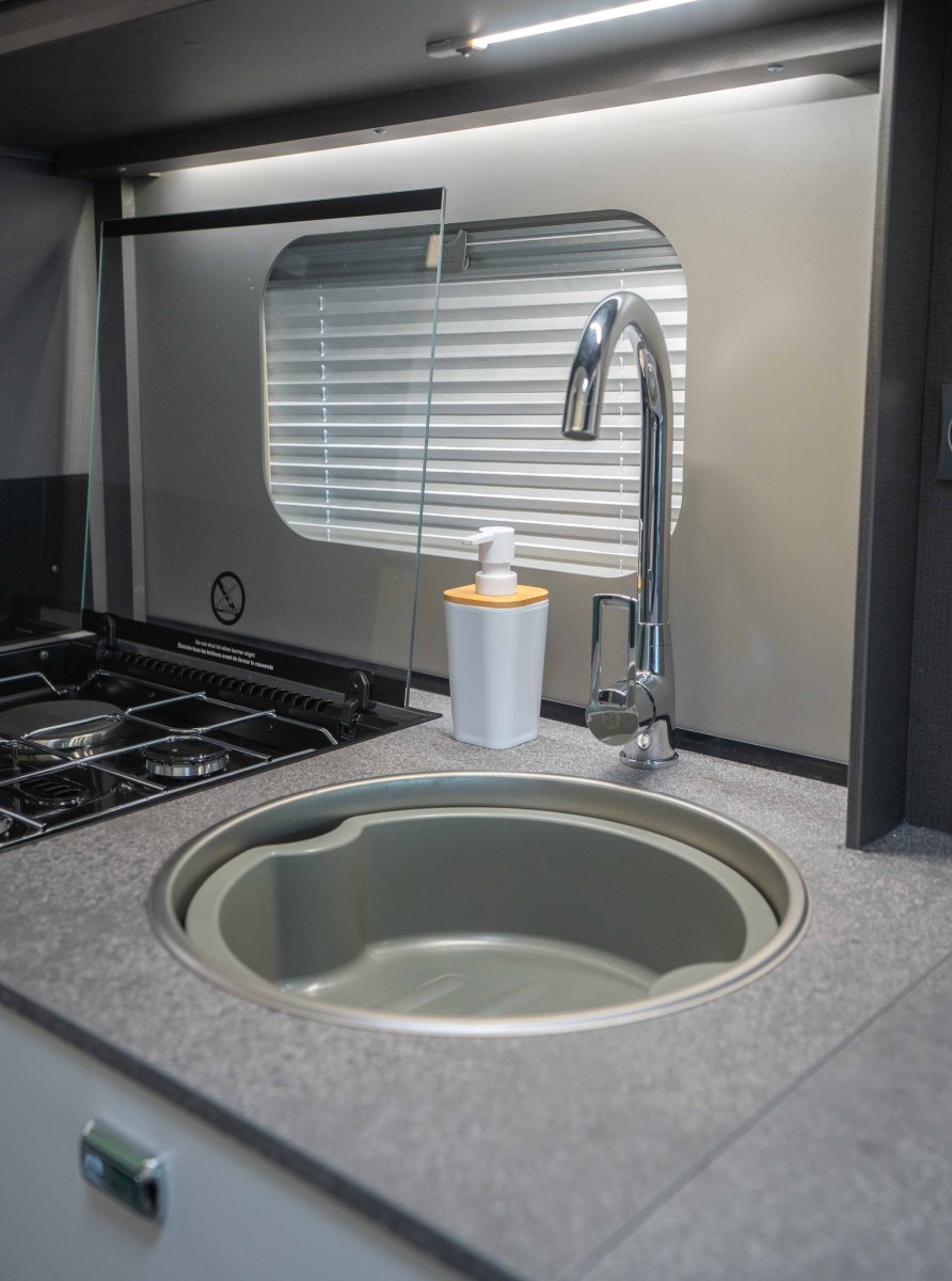 Swift Voyager 485 165BHP Auto