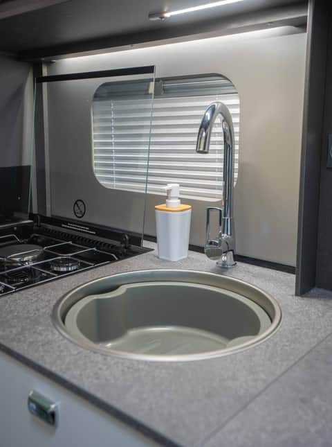 Swift Voyager 485 165BHP Auto