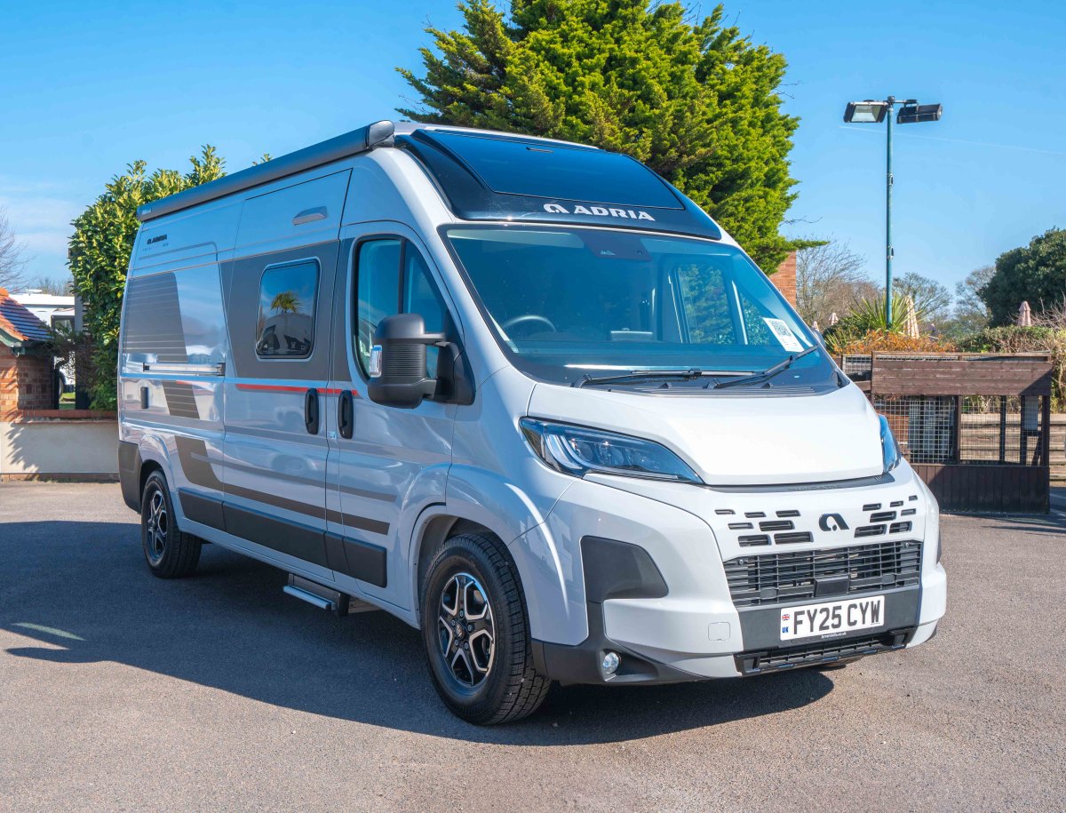 Adria Twin Sports 600 SPB 140BHP Auto