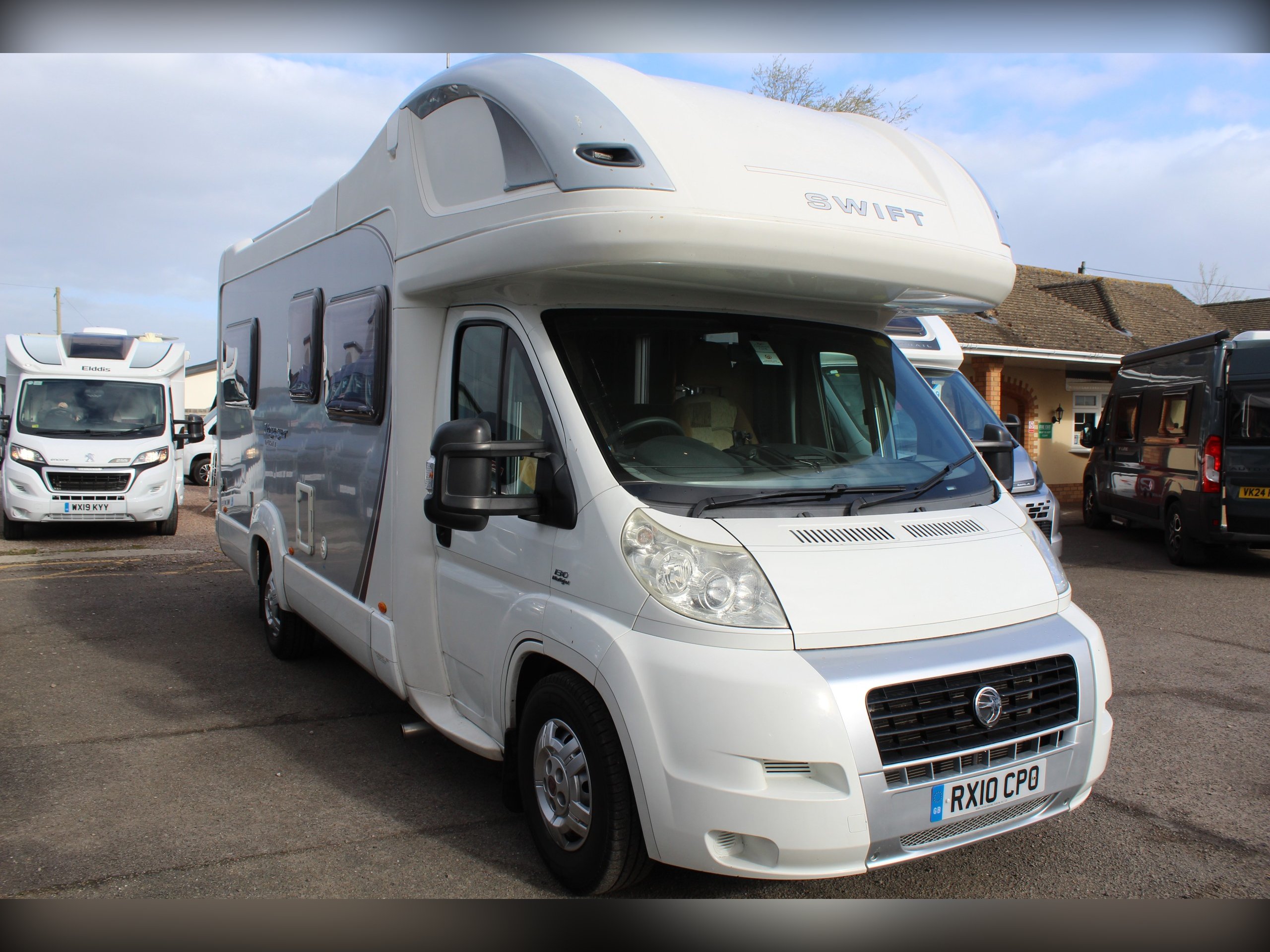 2010 Swift Voyager 695 EL