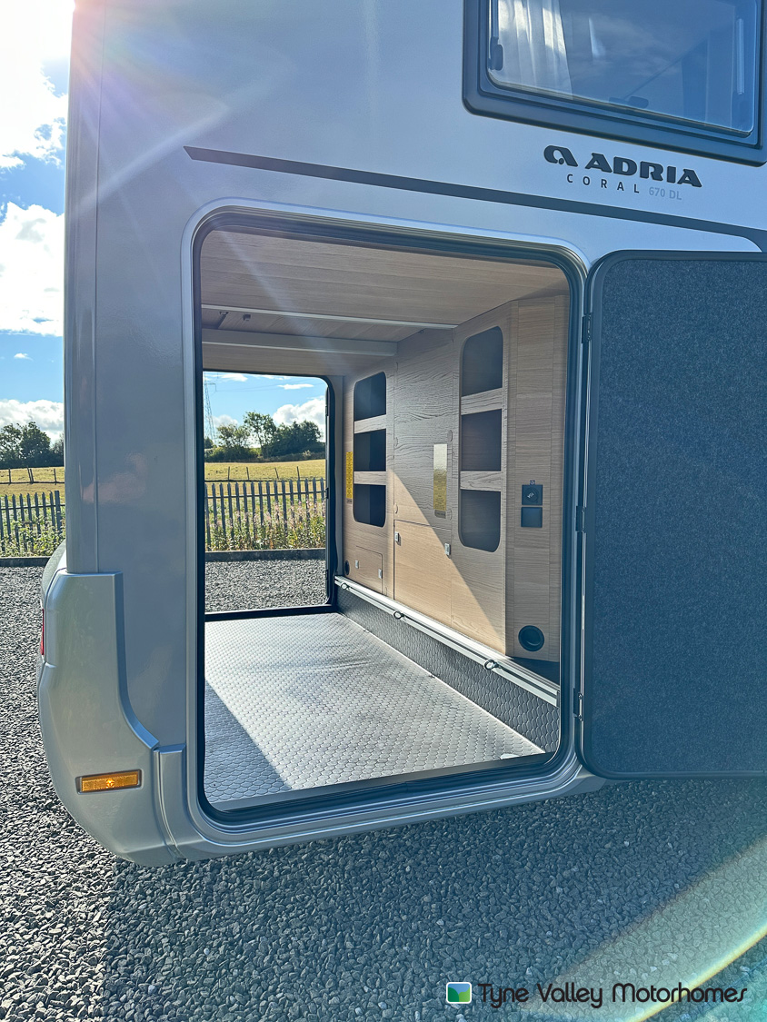 Adria 60YR Coral 670 DL