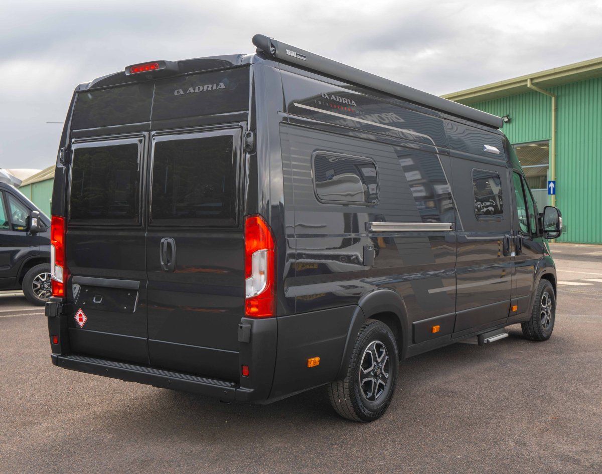 Adria Twin Supreme 640 SGX 140BHP Auto