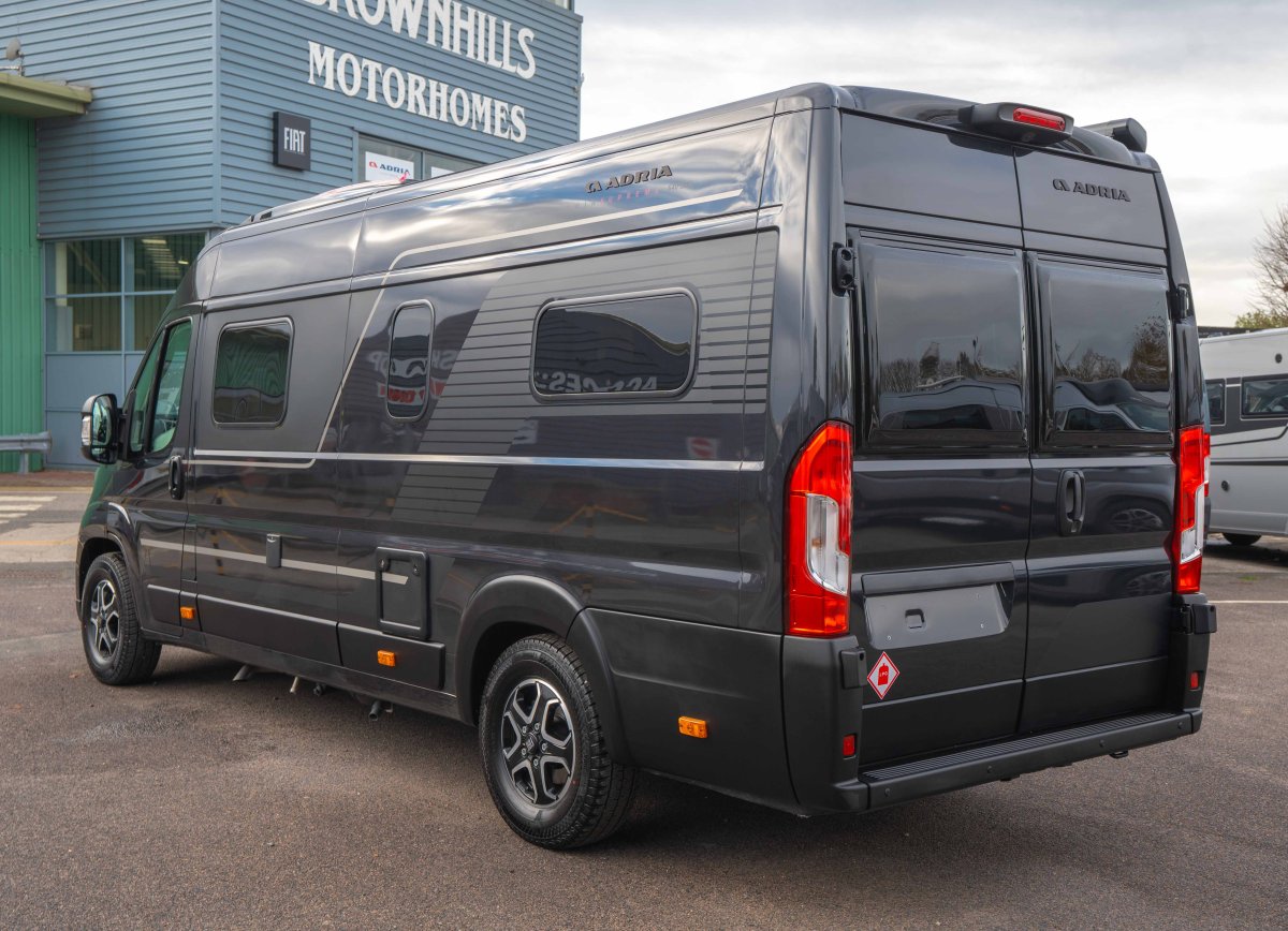 Adria Twin Supreme 640 SGX 140BHP Auto