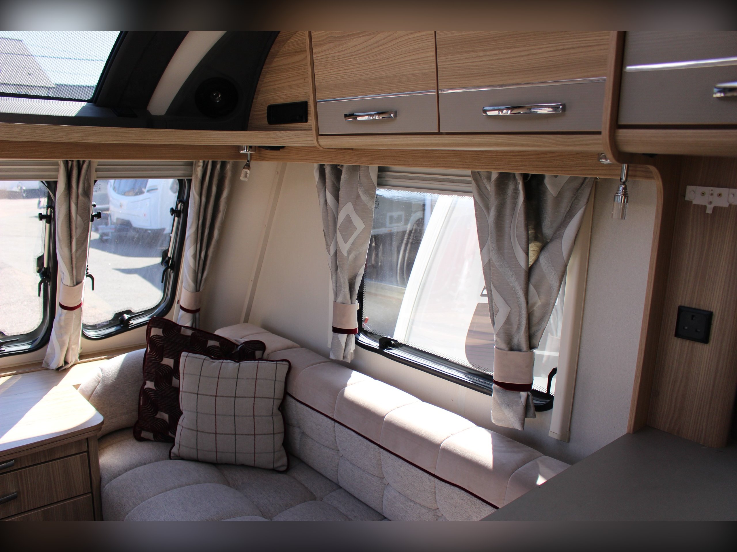 Coachman Pastiche 545