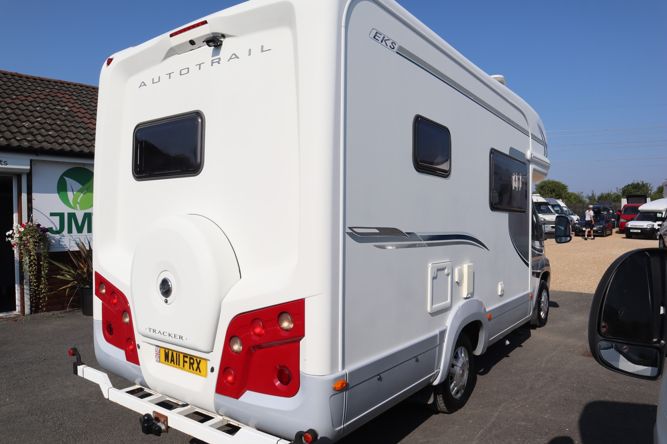 Auto-Trail Tracker EKS Lo-Line Tracker EKS, 2 Berth, 2 Belts, MOT, 12 Months Warranty, Habitation Check
