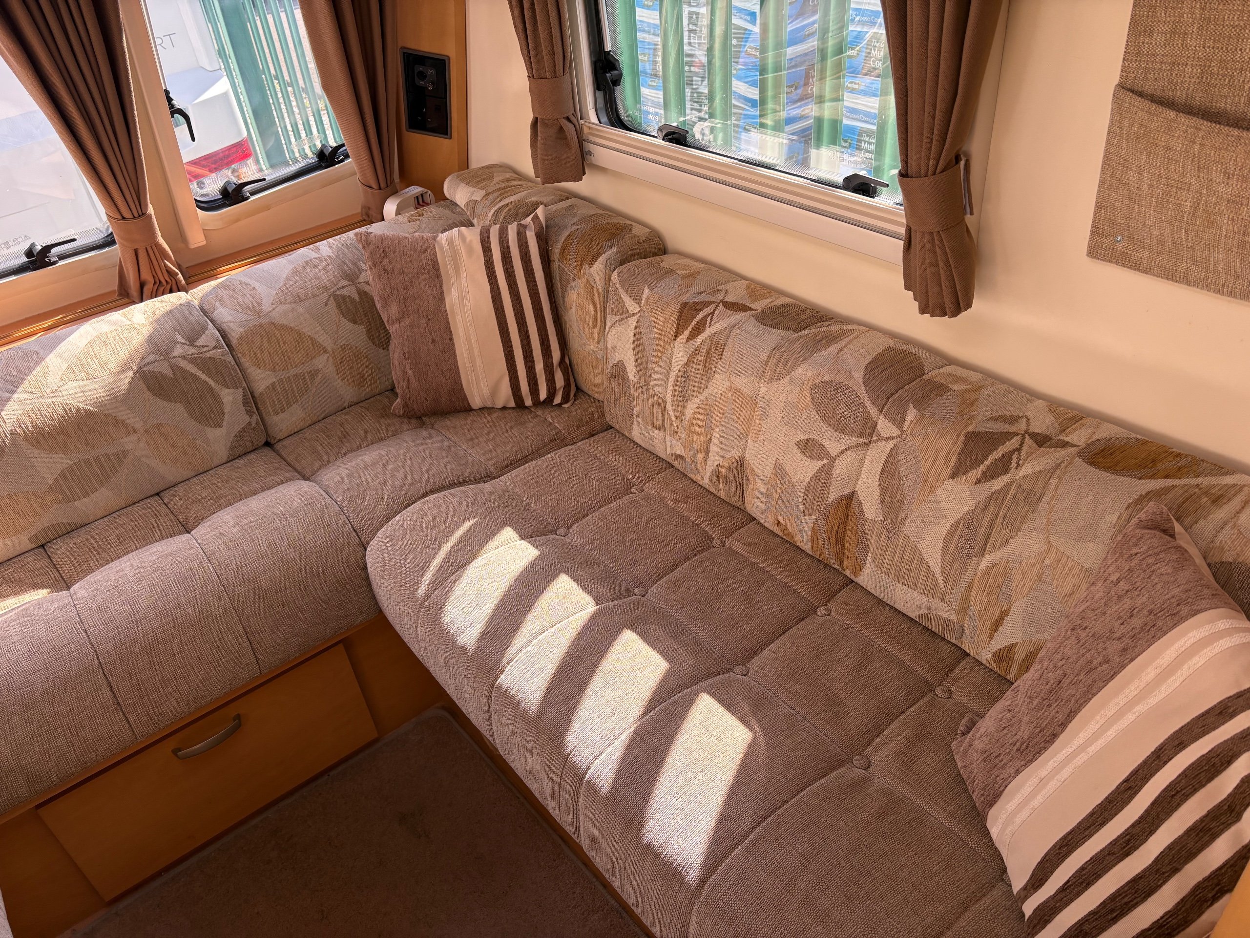 Bailey Olympus 525 2010 5 Berth Double Dinette Caravan