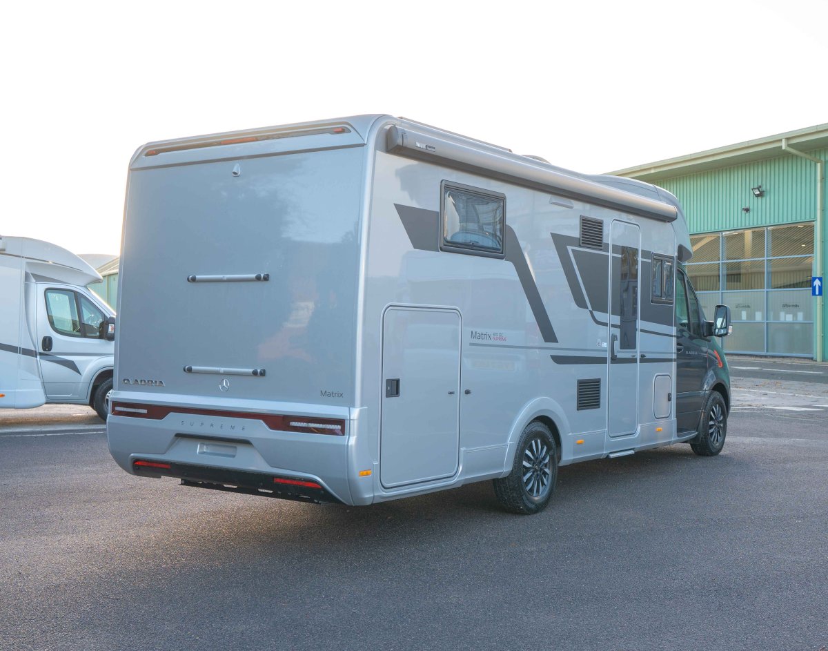 Adria Matrix Supreme MB 670 DC 170BHP Auto