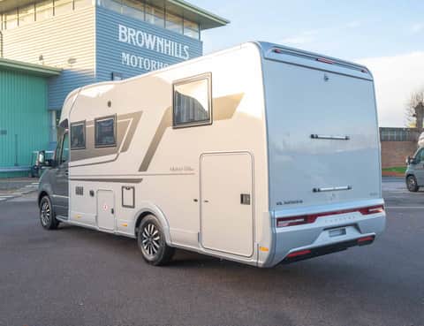 Adria Matrix Supreme MB 670 DC 170BHP Auto