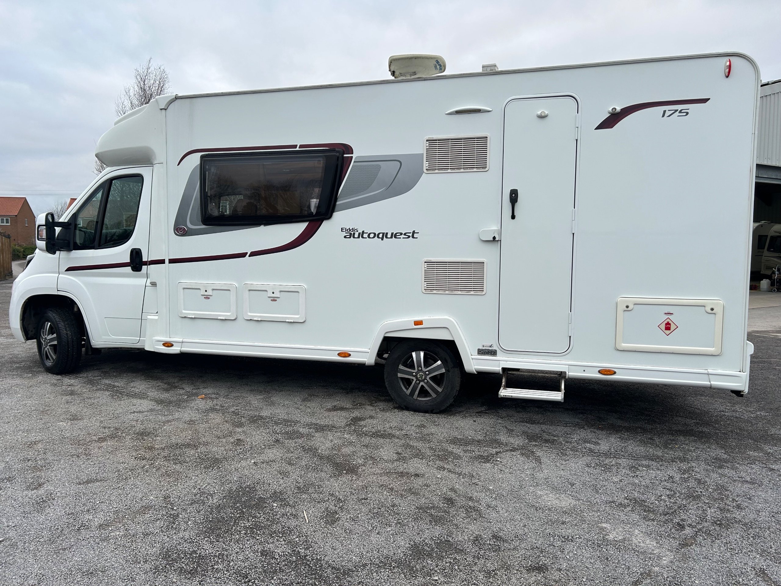 2016 Elddis Autoquest 175
