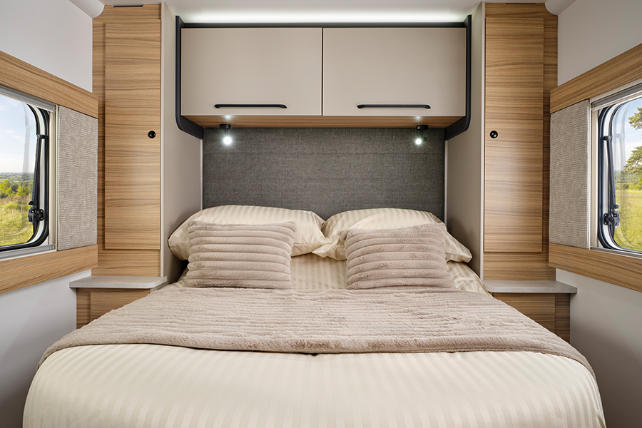2026 Bailey Phoenix Black Edition 640 New 4-Berth Twin-Single Layout