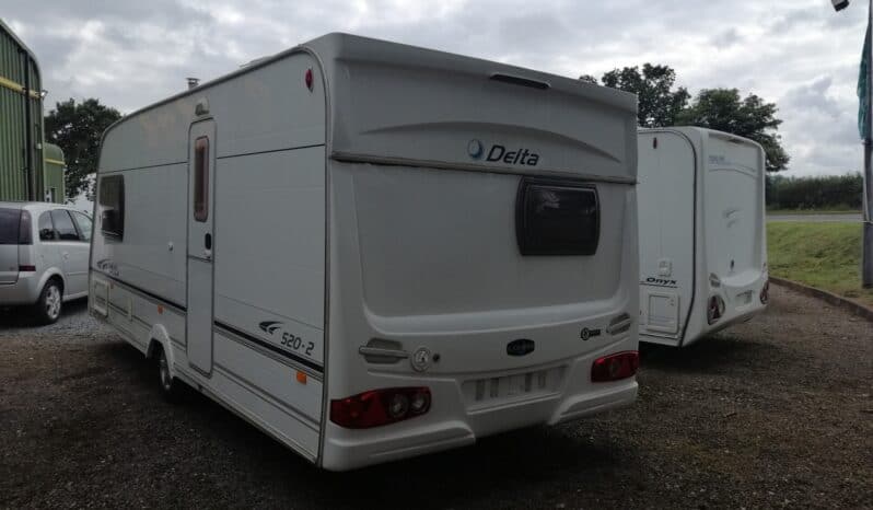 2004 Lunar Delta 520-2: Lightweight 2-Berth with End Washroom