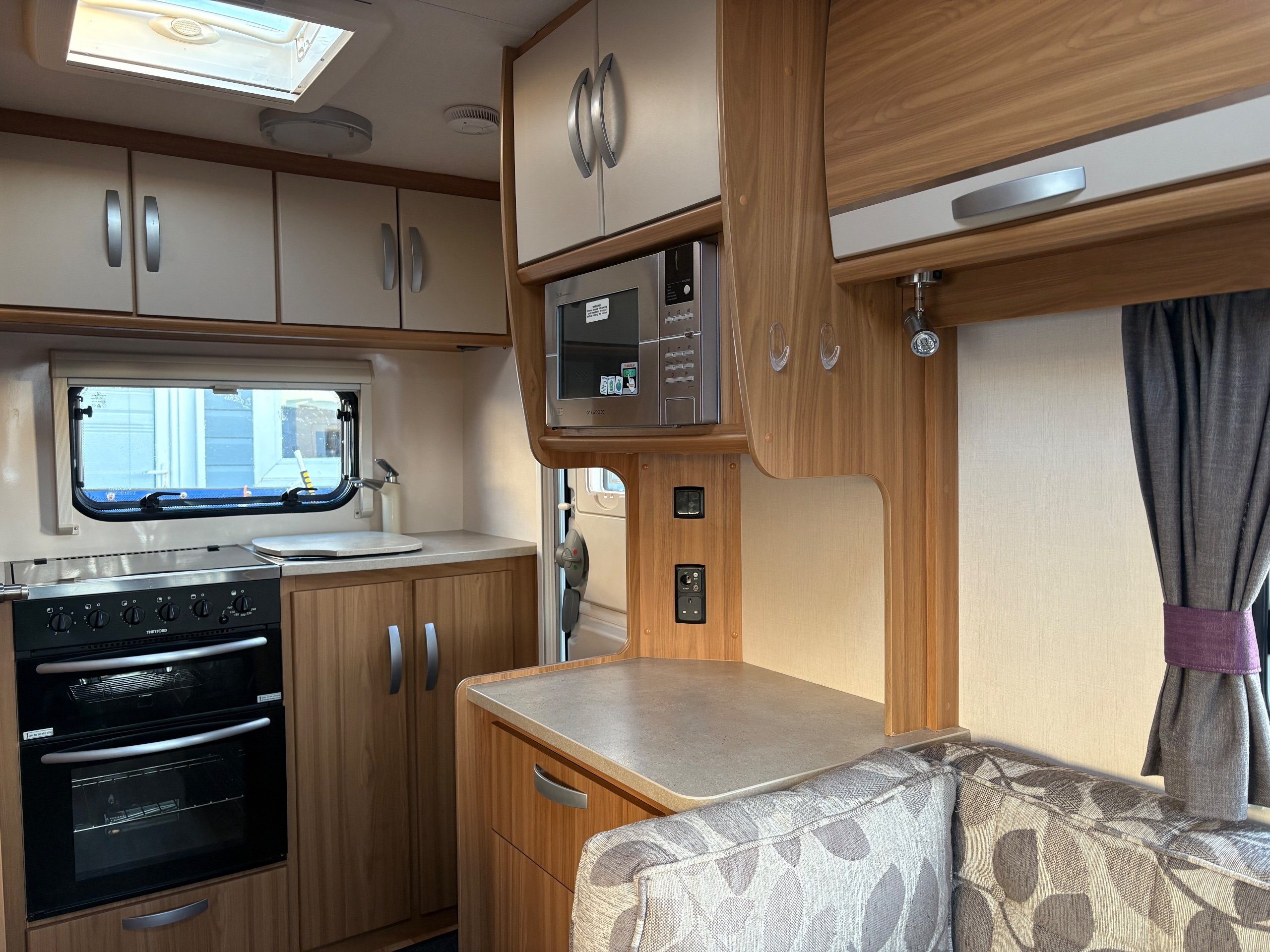 2014 Lunar Ariva - Lightweight 2-Berth Compact Caravan
