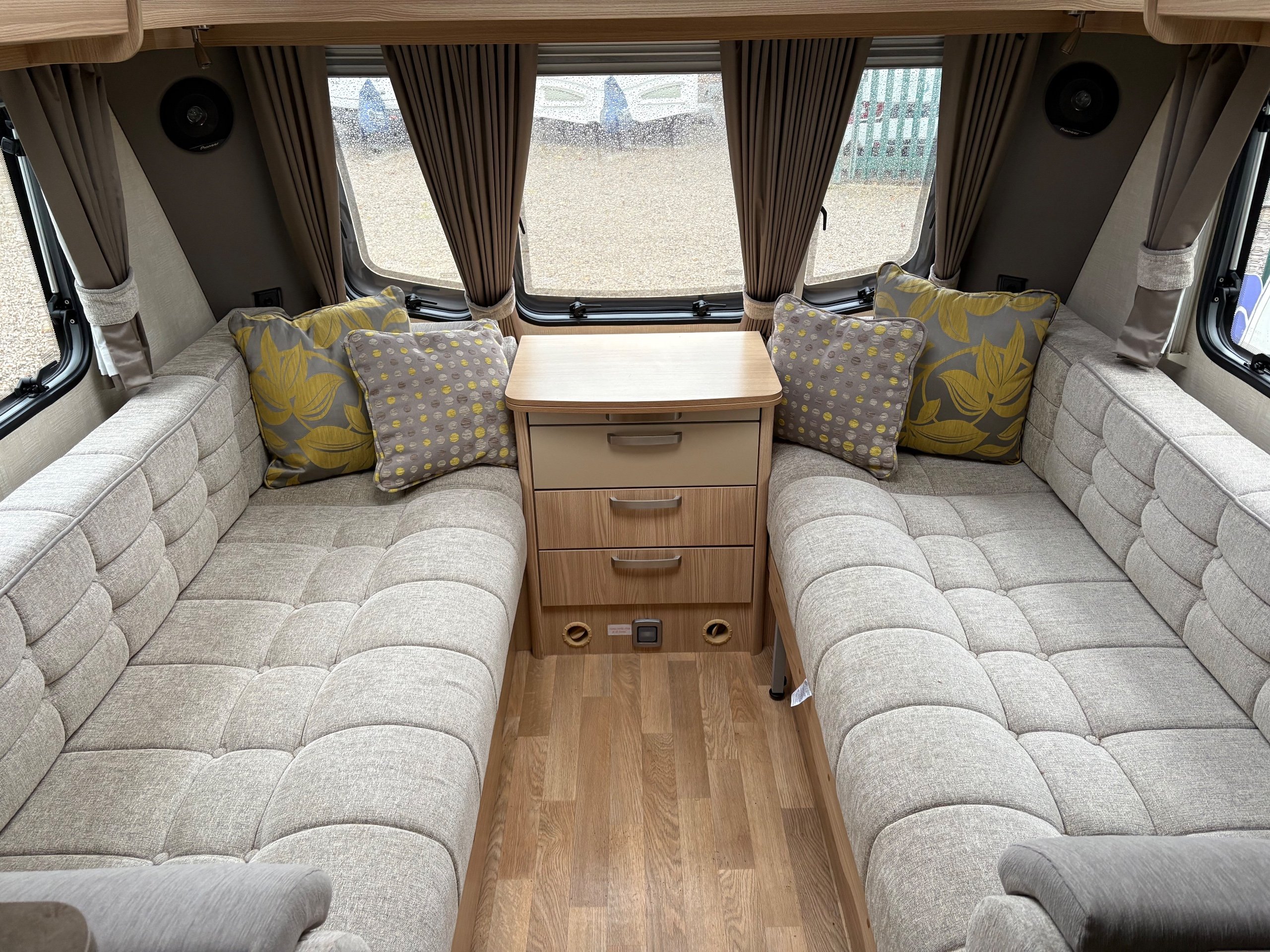 Coachman Pastiche 520/4