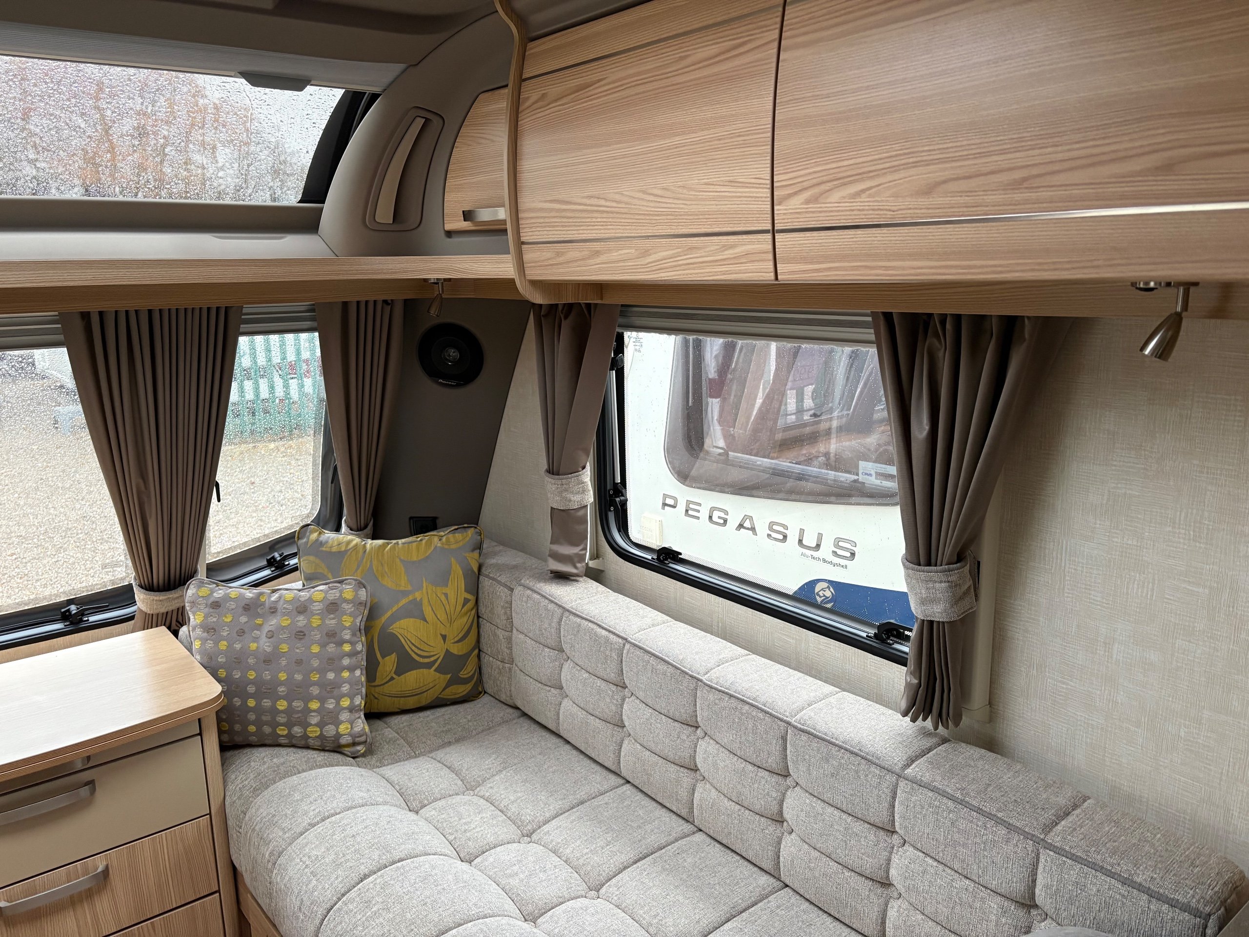 Coachman Pastiche 520/4