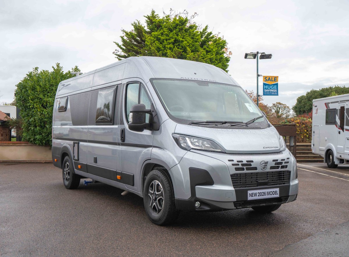 Auto-Trail Expedition 68 XL Flex 140BHP Automatic 2-Berth