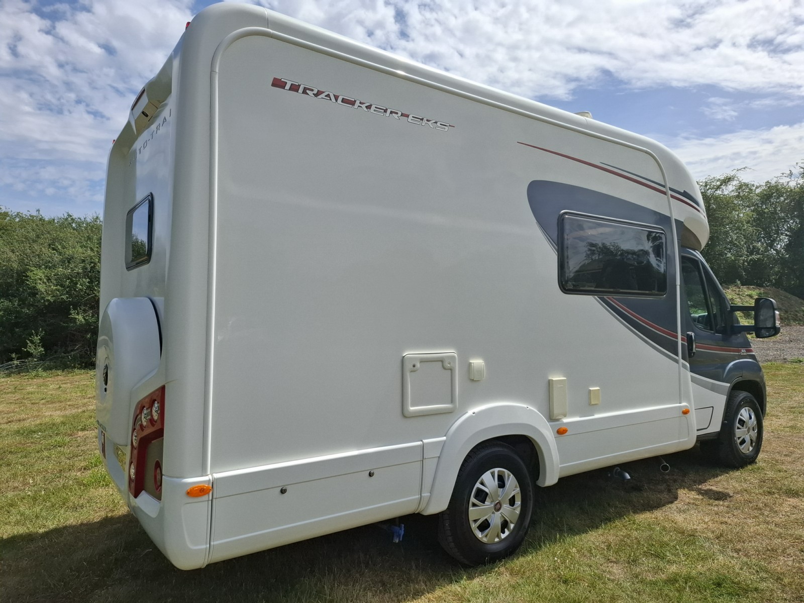 Auto-Trail Tracker EKS Lo-Line