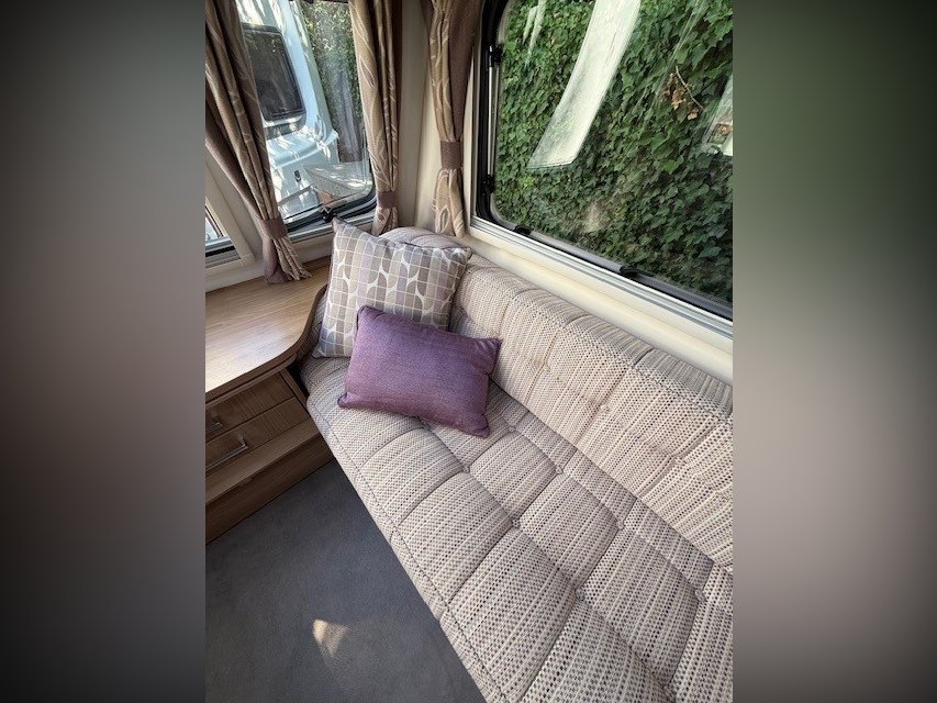 2017 Bailey Unicorn Seville 2-Berth Caravan with Motor Mover