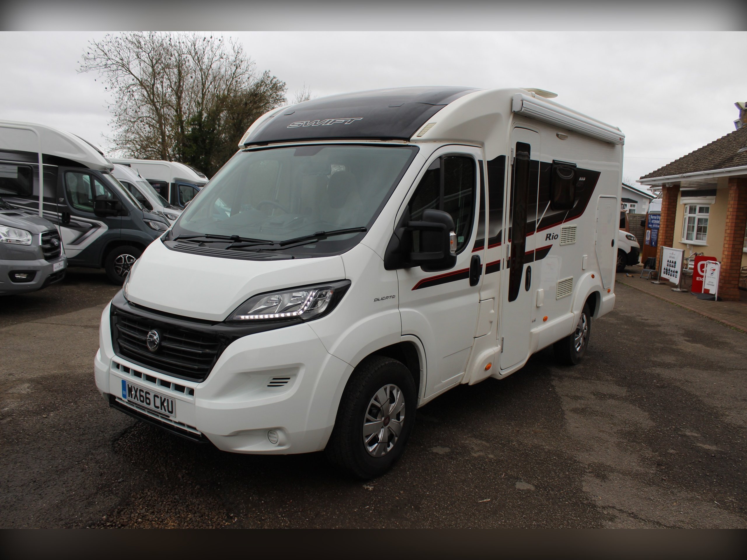 Swift Rio 325