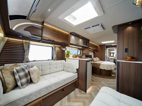 Coachman Lusso IV — 2027 Season