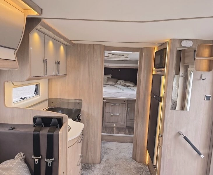 2000 Coachman Travel Master 4 Berth Motorhome with Fixed Bed