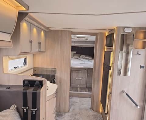 2000 Coachman Travel Master 4 Berth Motorhome with Fixed Bed