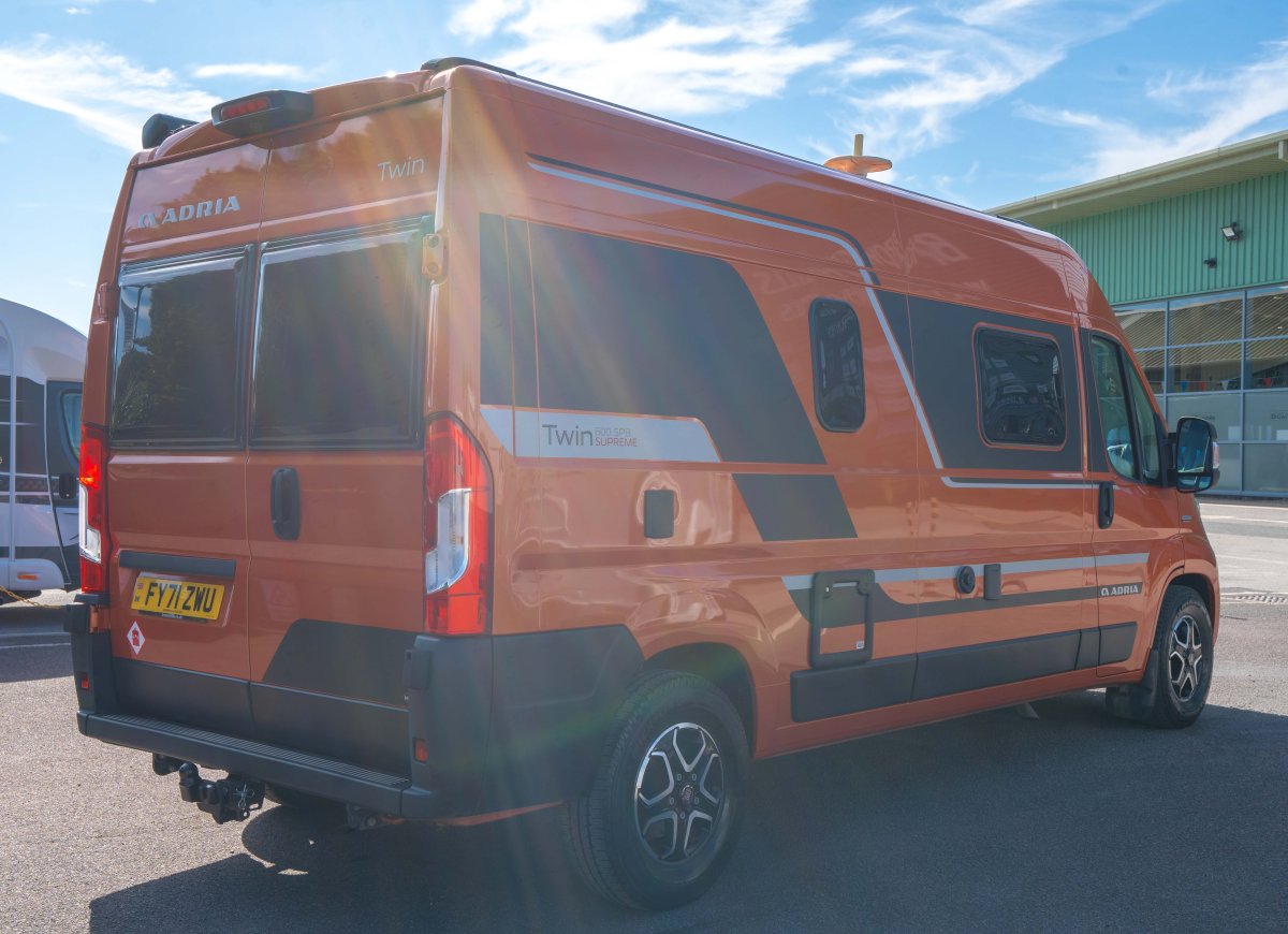 Adria Twin Supreme 600 SPB 140BHP Auto