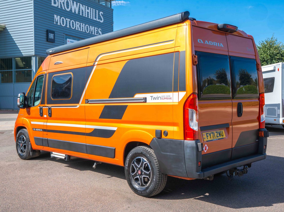 Adria Twin Supreme 600 SPB 140BHP Auto