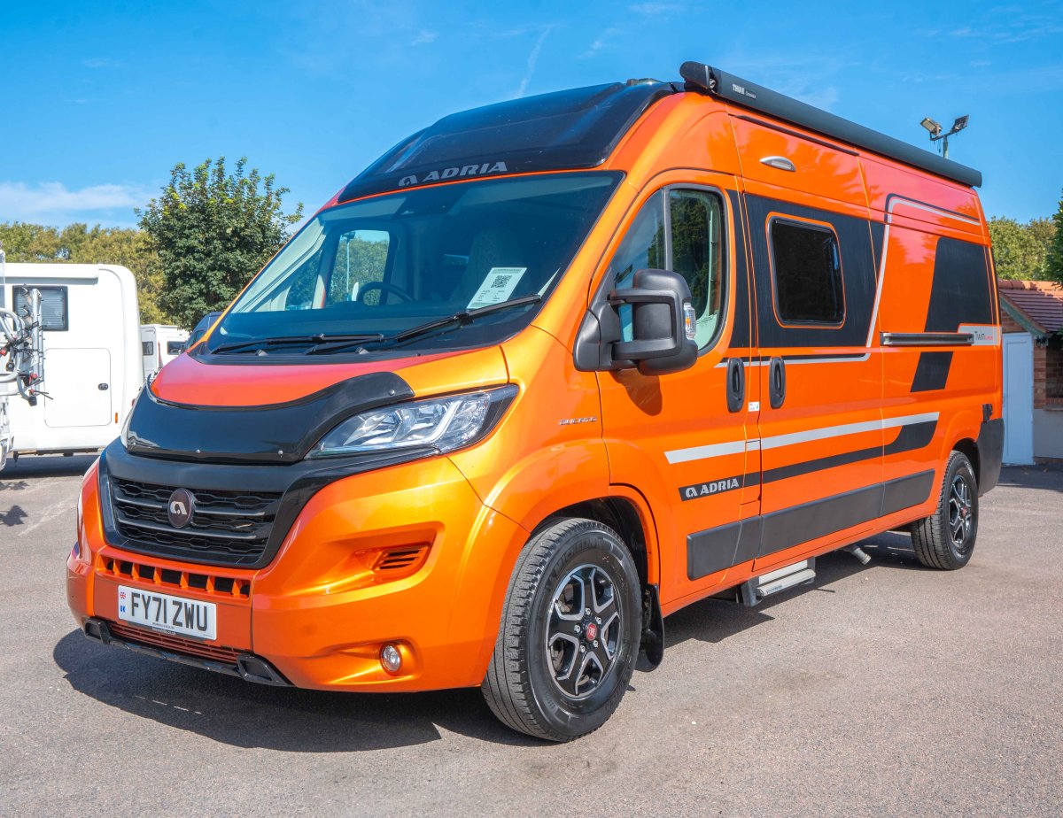 Adria Twin Supreme 600 SPB 140BHP Auto