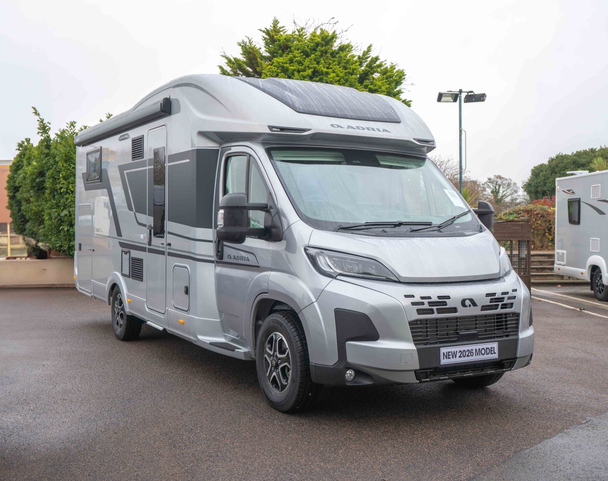 Adria Coral Supreme 670 SL 180BHP Auto