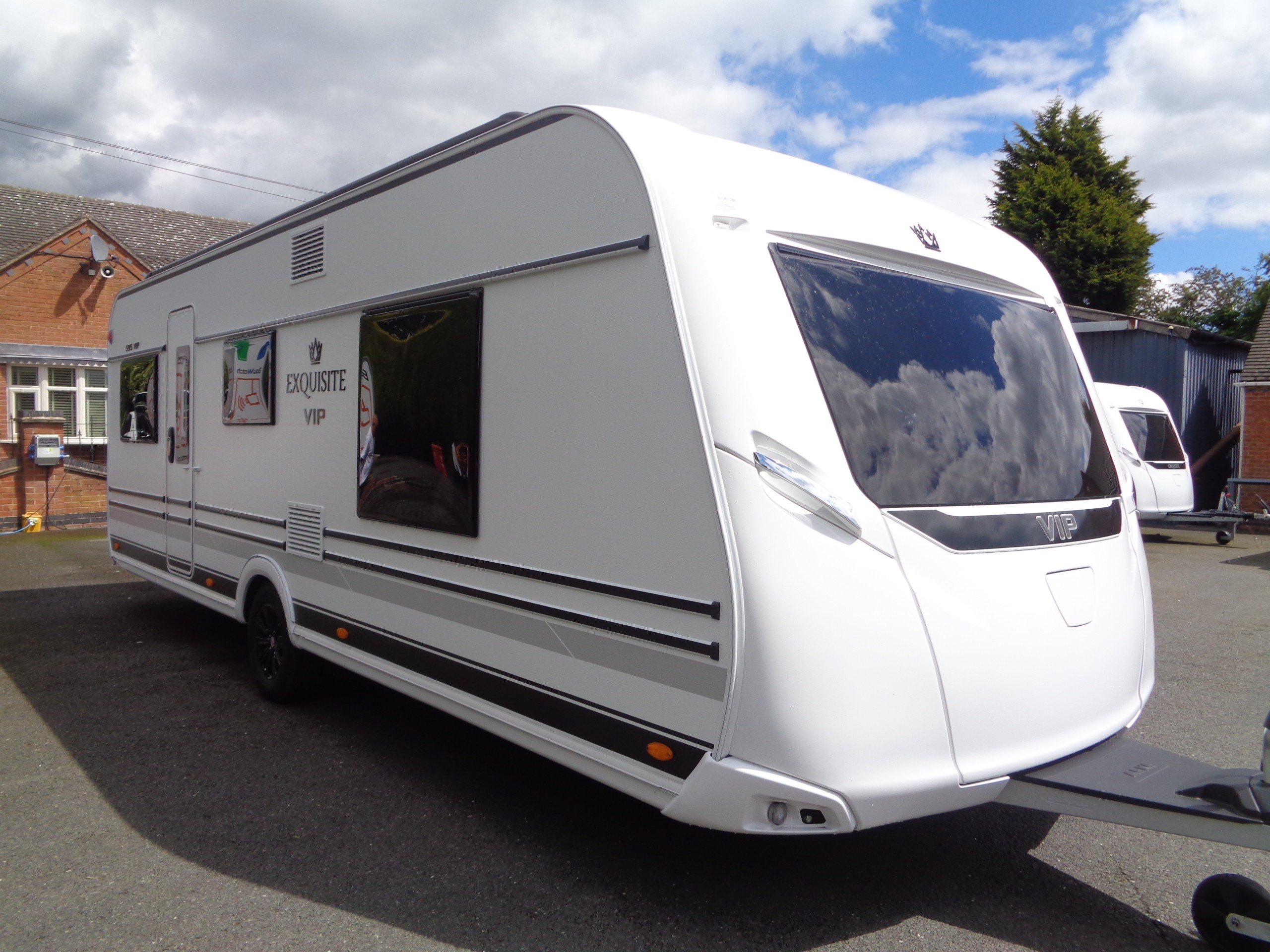 2025 LMC 595 VIP Exquisit New 5-Berth Caravan with Island Bed