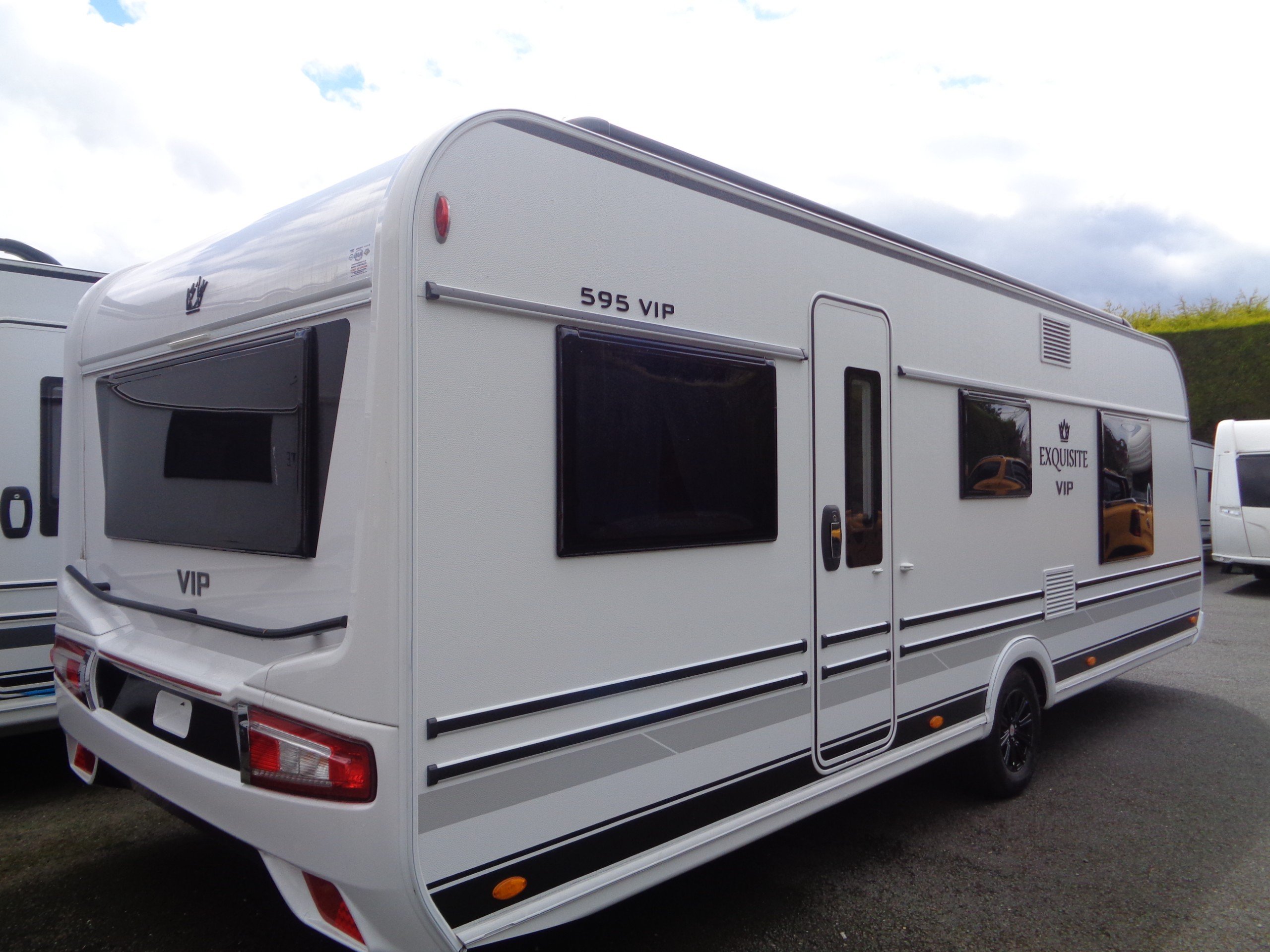 2025 LMC 595 VIP Exquisit New 5-Berth Caravan with Island Bed