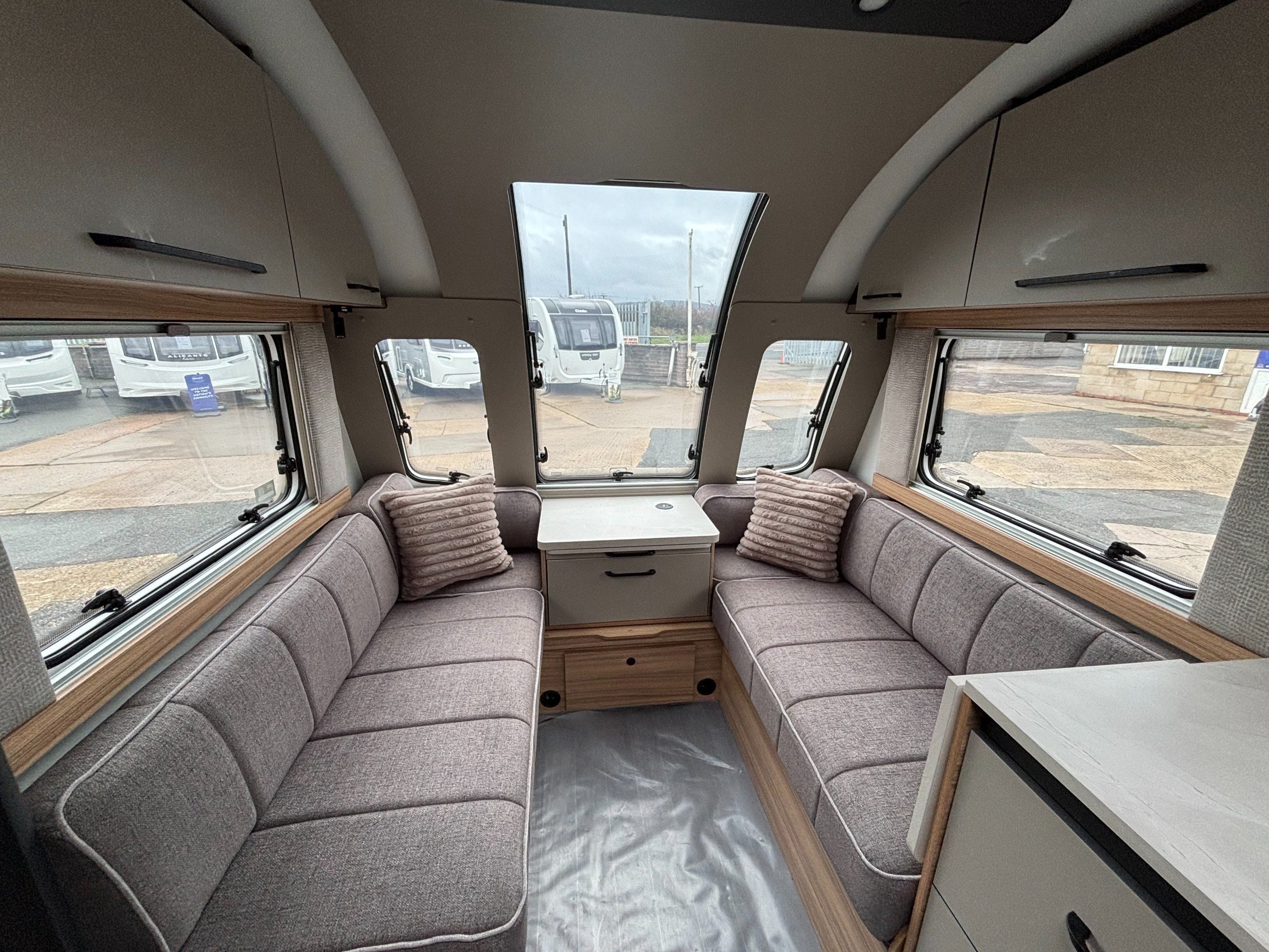 Bailey Phoenix 440 Black Edition