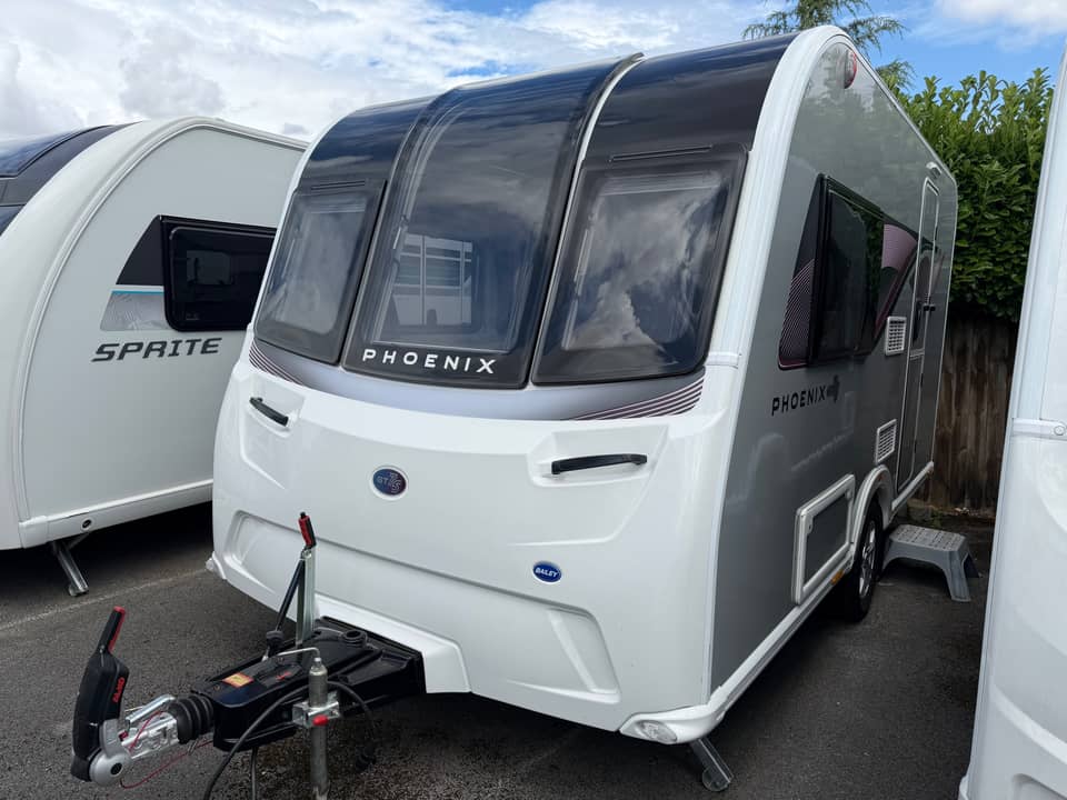 Bailey Phoenix GT75 420 - Exterior - Front