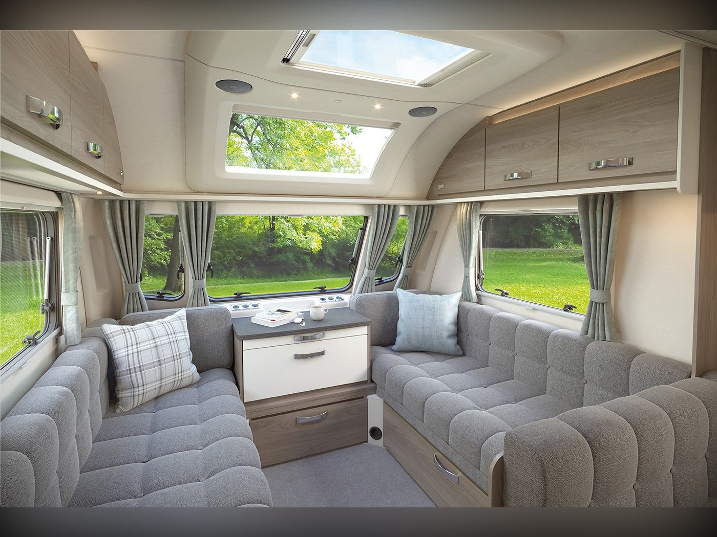 2023 Sprite Quattro FB Twin-Axle 6-Berth Caravan with Fixed Bed