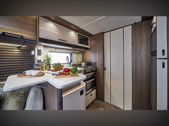 2026 Coachman Lusso 4 New 4-Berth Caravan with Transverse Island Bed