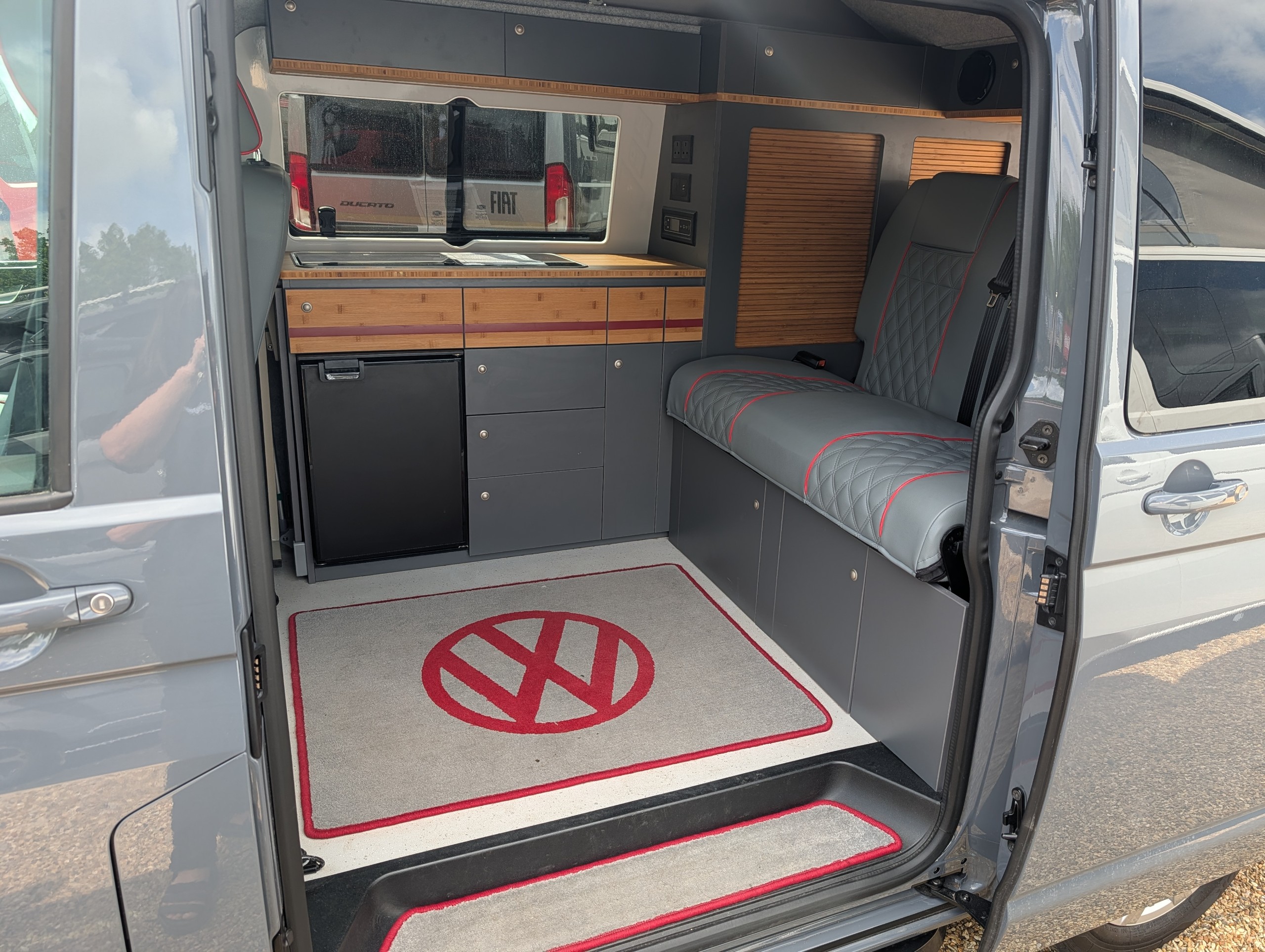 Volkswagen Transporter T28 Highline 2.0 TDI Out and About Camper