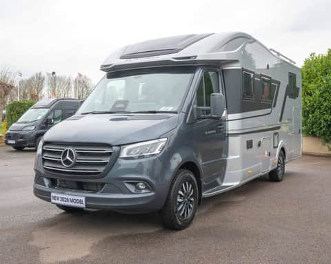 Adria Matrix Supreme MB 670 DL 170BHP Auto