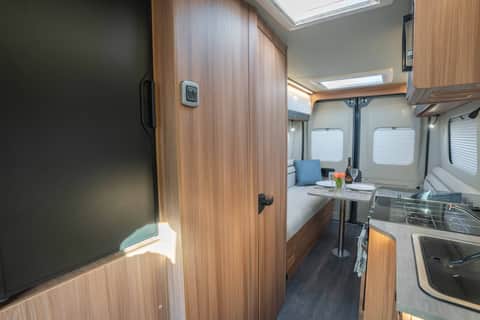 Auto-Trail V-Line 610 SE 140BHP